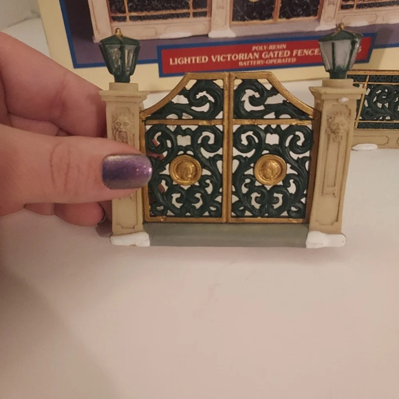 Vintage 1999 Lemax Village Collection - Lighted Victorian Gated Fence, Set of 5 - Picture 8 of 14